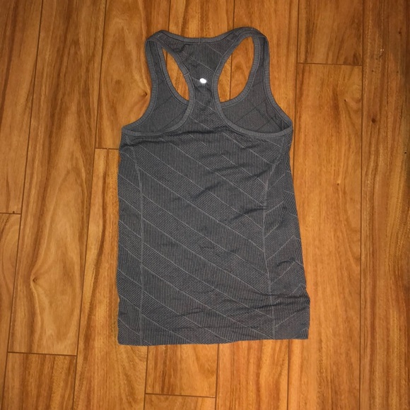 Lululemon Grey tank top - Picture 4 of 5